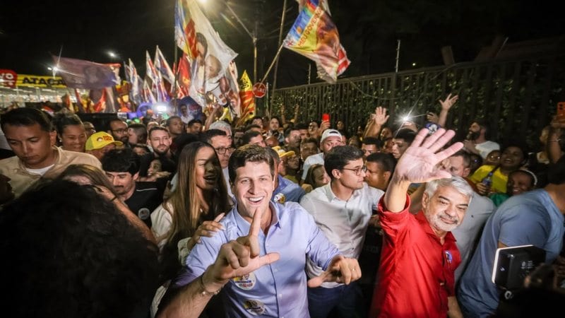 João Campos promete hospitais, UPAs, estradas e água em Pernambuco