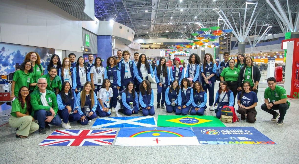 50 alunos da rede estadual embarcam para o Reino Unido pelo PGM 2026