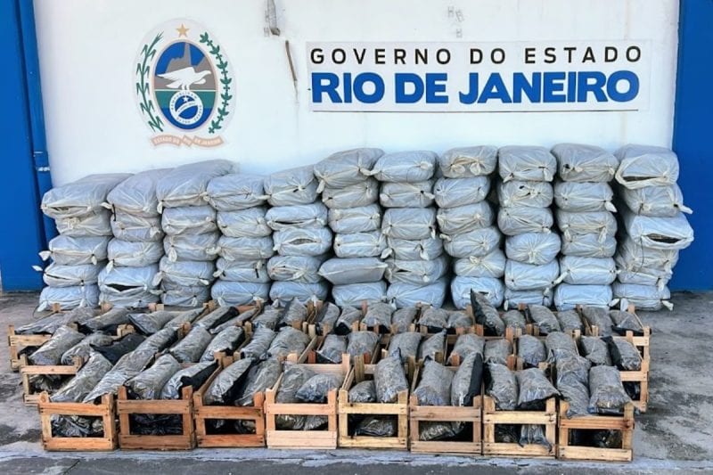 Perseguição na Via Dutra, em Itatiaia, termina com apreensão de mais de