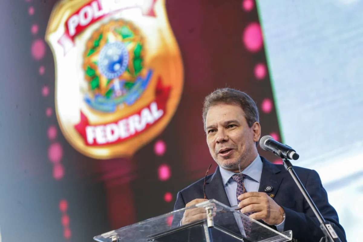 Ministro da Justiça analisa pedido de Lulinha sobre vazamentos
