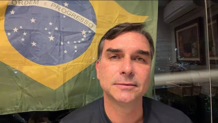 Autoridade dos EUA diz à Reuters que Flávio está a caminho do país