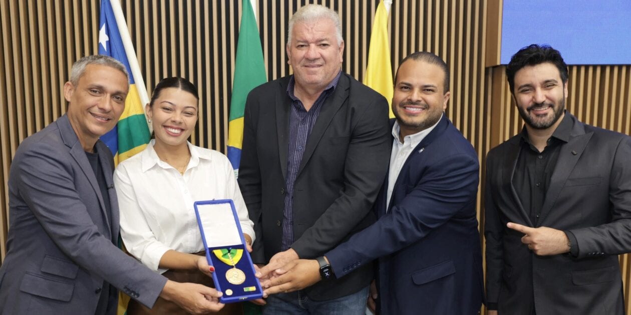 Câmara de Aparecida homenageia Amanda Caixeta e Hyago Malheiros