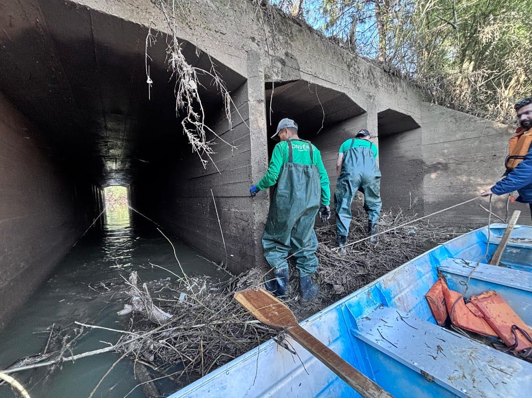 Prefeitura de Lages limpa trecho do rio Ponte Grande para prevenir enchentes