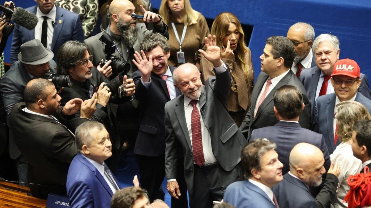 13 ministros de Lula estiveram na promulgação da 5 X 2; saiba quais