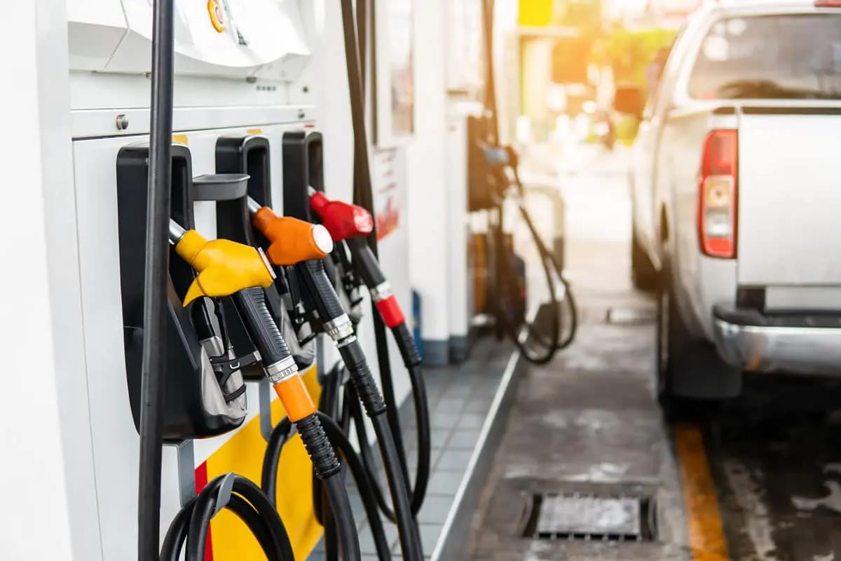 Governo zera impostos da gasolina: veja onde abastecer mais barato em Aparecida
