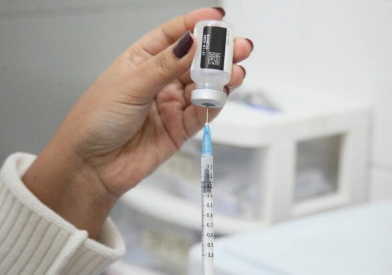 Santos inicia vacinação com pneumo 20 para maiores de 85 anos