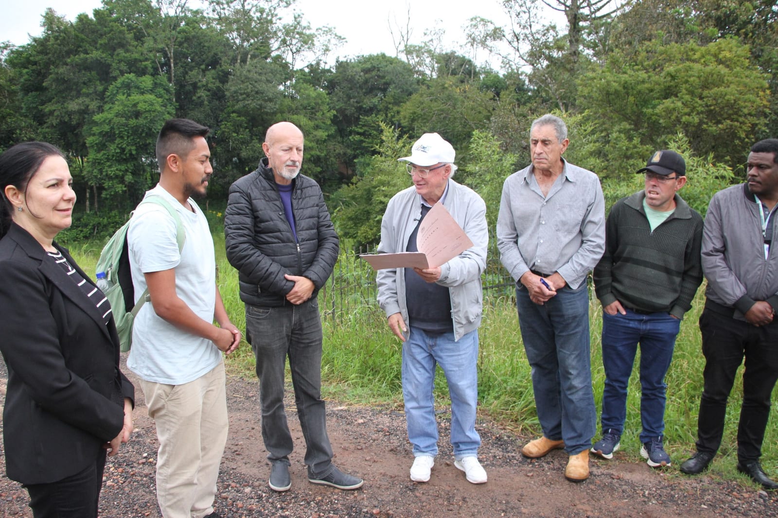 Prefeitura de Castro entrega escritura de terreno à comunidade indígena para instalação e comercialização de artesanato
