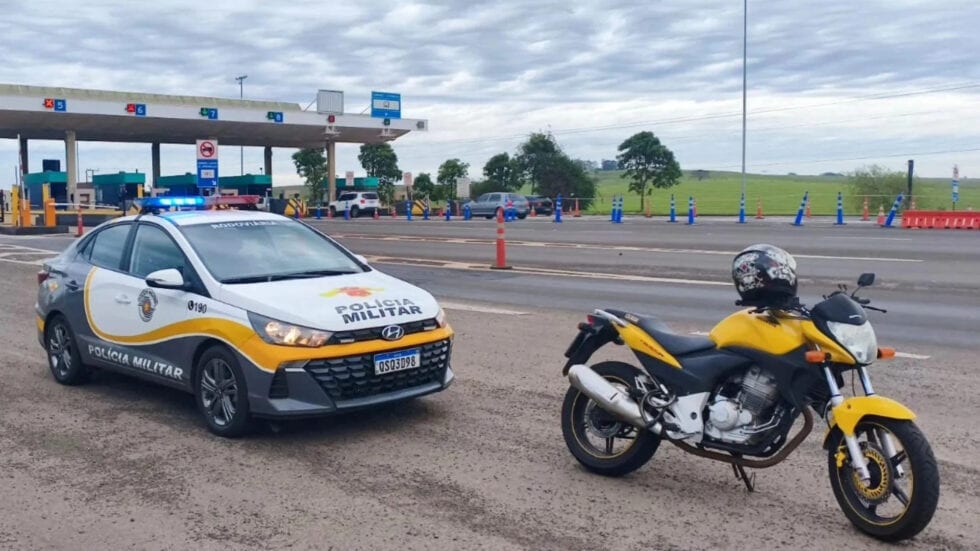 Polícia Rodoviária aborda motocicleta com 79 evasões de pedágio acumuladas em Presidente Bernardes