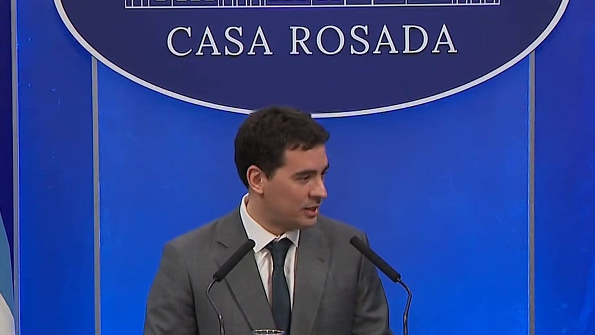 “O presidente não é um hipócrita”: governo Milei não vai reconhecer Lula e diz que Flávio não pediu asilo