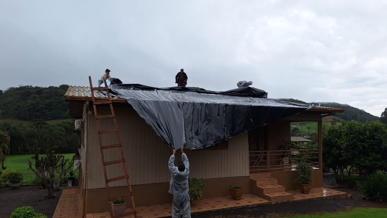 Granizo danifica casas e mobiliza equipes de emergência em São João da Urtiga, no RS