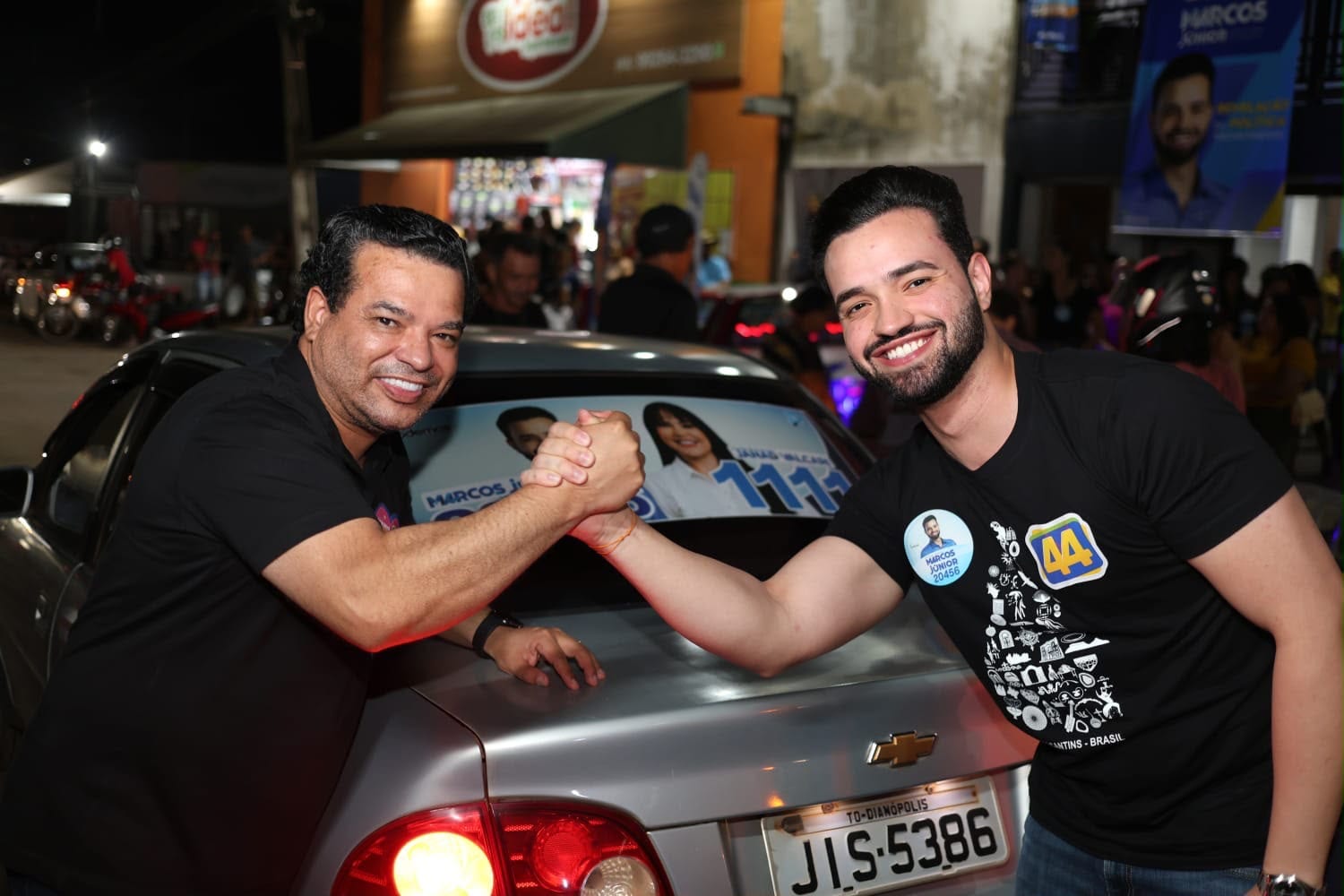 Marcos Júnior fez adesivaço em Dianópolis com Jailton Bezerra