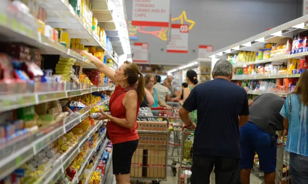 Fim da escala 6×1: supermercados gaúchos alertam para impacto nos preços e cogitam fechar aos domingos
