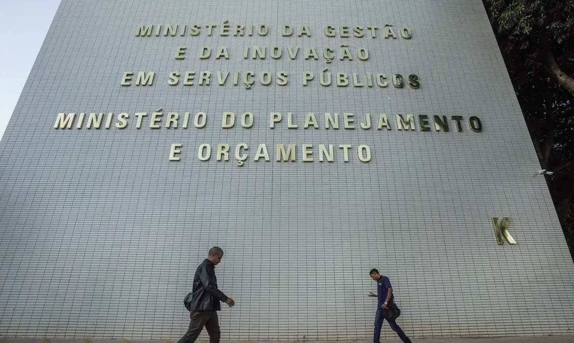 Governo realocará R$ 20 bilhões no Orçamento de 2027 sem mudar meta fiscal