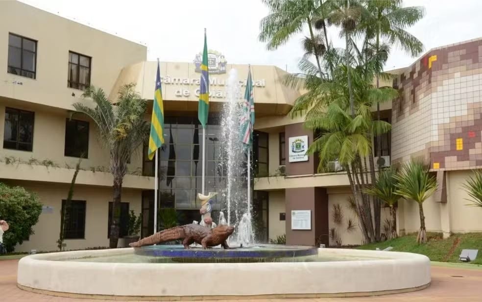 Lei que prevê apoio para compra de armas por mulheres divide juristas após decisão da Câmara de Goiânia; entenda