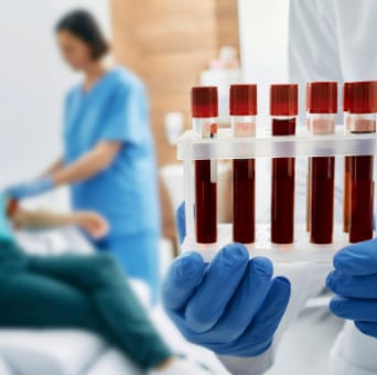 Exame de sangue que busca detectar sinais de mais de 50 tipos de câncer chega ao Brasil por R$ 6.990
