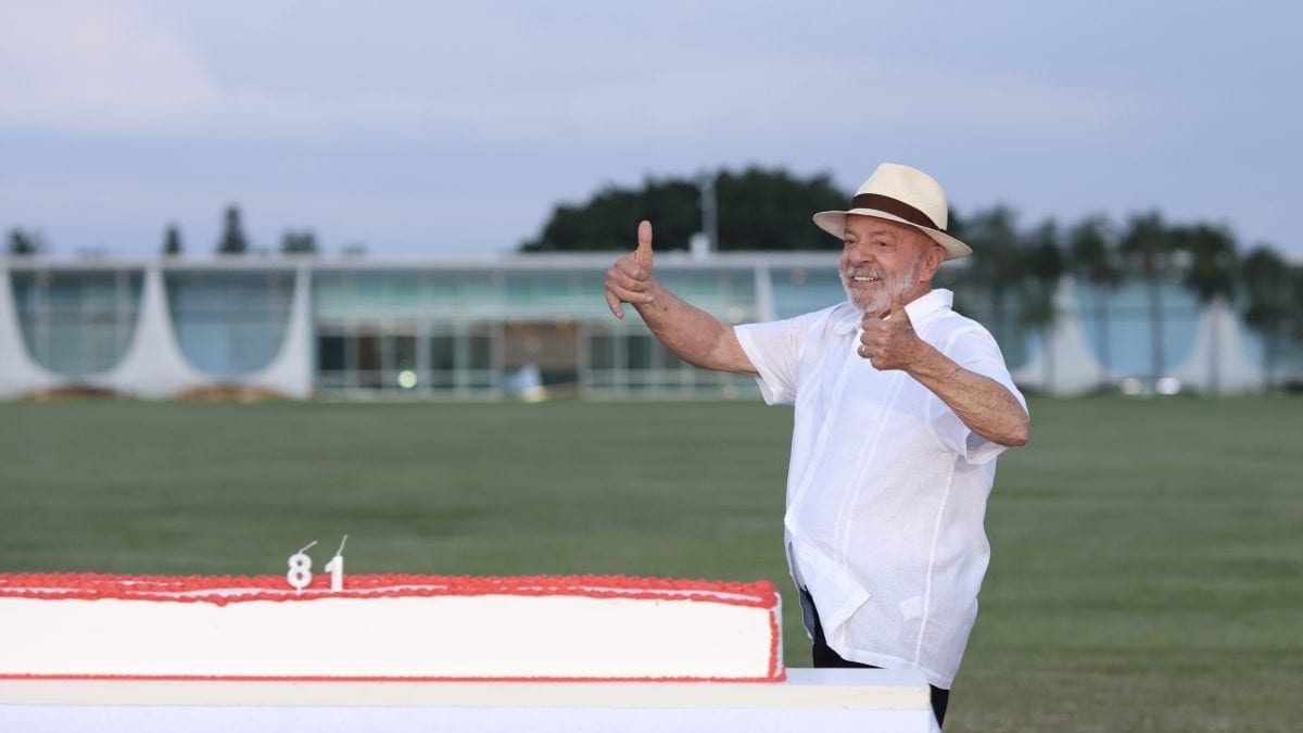 "Ninguém é inimigo de ninguém na democracia", diz Lula em festa