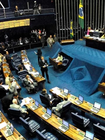 Senado aprova fim da escala 6×1 em dois turnos