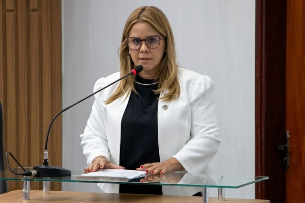 Iluminação na Orla da Lagoa Preocupa Moradores: Vereadora Sandra Ferreira requer Reforma Total da Iluminação em Porangat