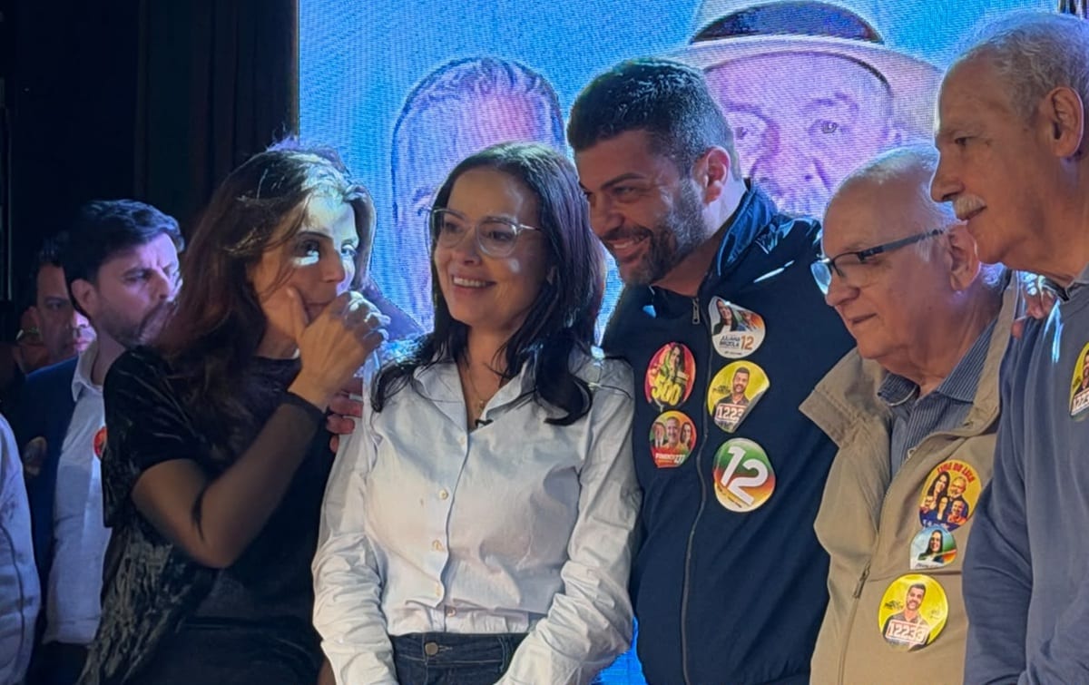 Juliana Brizola fez comício no Largo dos Estudantes, em Osório