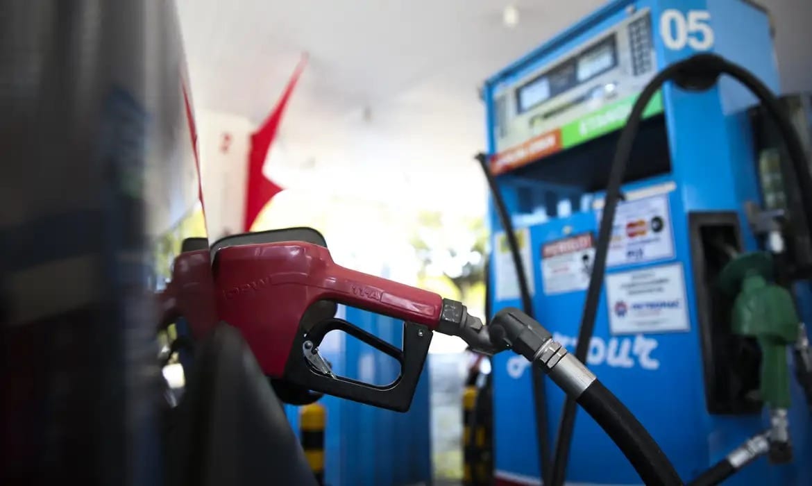 Governo Federal zera impostos sobre a gasolina