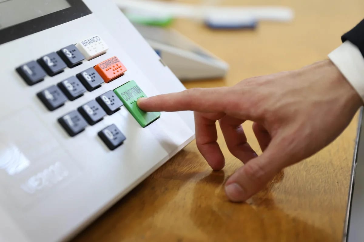 175 mil eleitores gaúchos votaram duas vezes no mesmo candidato ao Senado