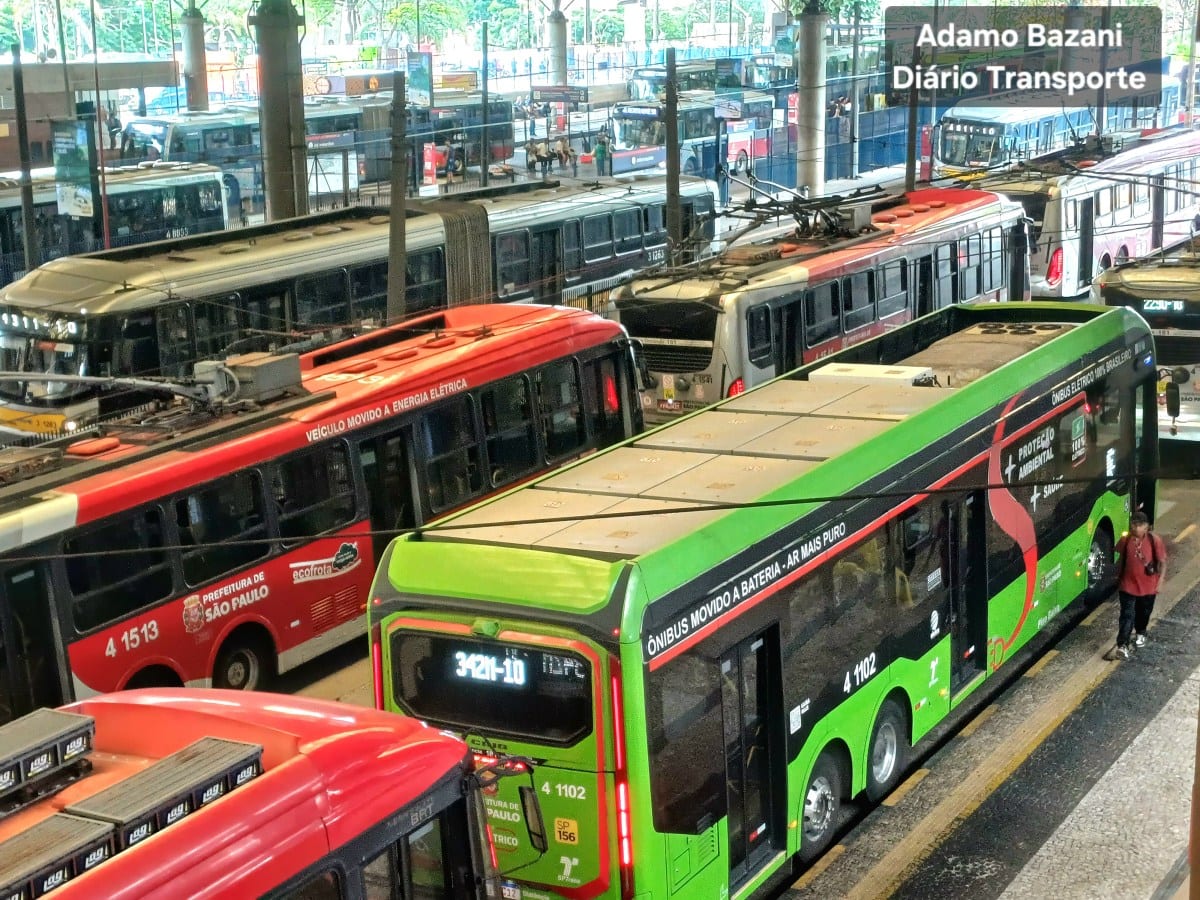 CCJ aprova texto que permite parques solares em garagens e terminais de ônibus