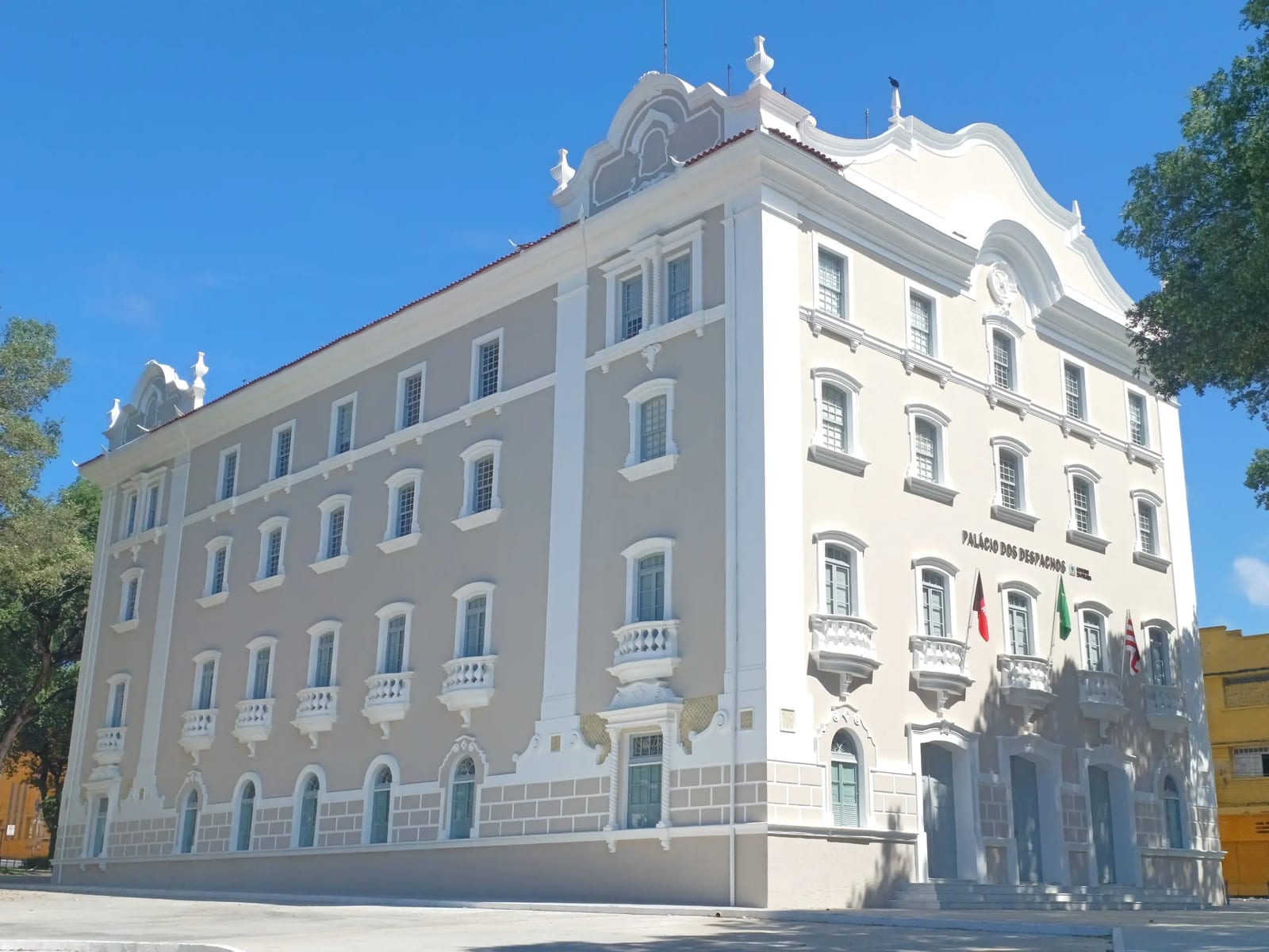 Eleições 2026: o que faz o governador e até onde vai o poder de quem ocupa o Palácio dos Despachos