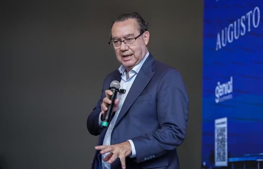 Augusto Cury declara apoio a Flávio Bolsonaro após assinatura de compromissos