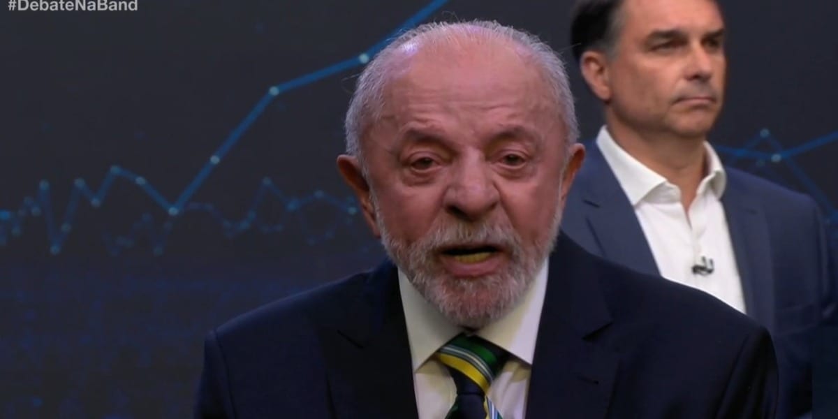 Lula defende 'saidinha' e provoca Flávio sobre indulto ao pai no debate
