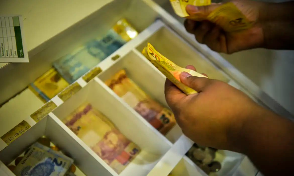 Pé‑de‑Meia começa a pagar quinta parcela aos que tiveram ≥80% de frequência