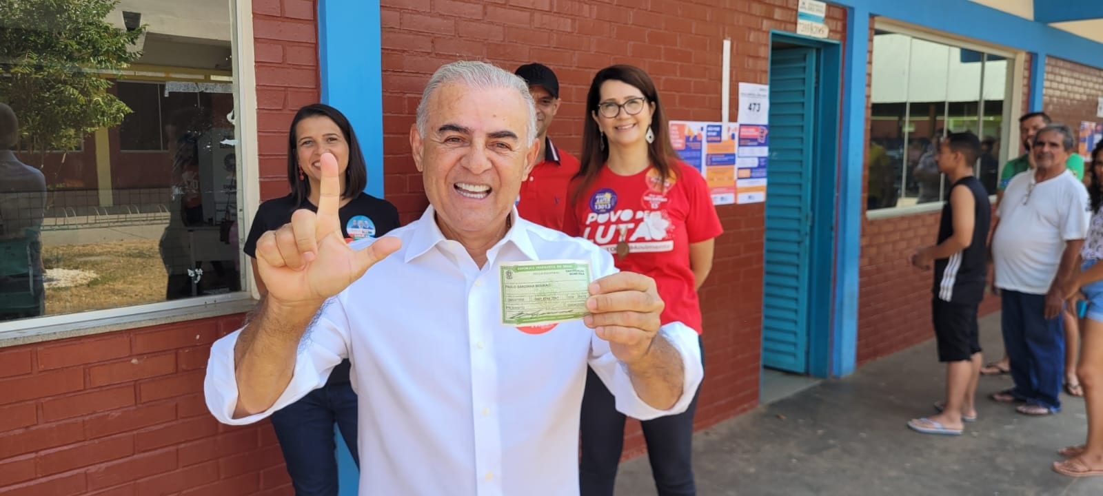Paulo Mourão (PT) votou em escola de Palmas neste domingo (4)