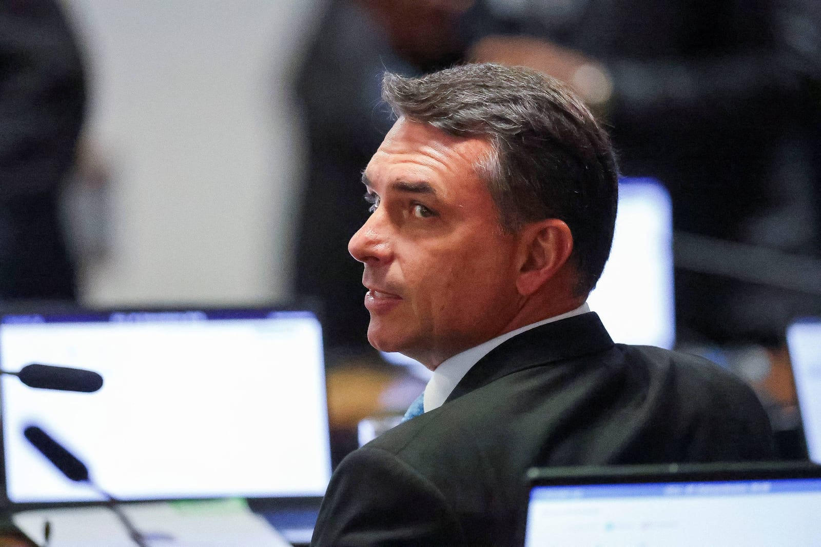 Flávio Bolsonaro promete visitar Israel no início de eventual governo