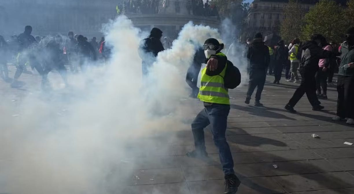 França eleva para 142 o número de detidos em Paris durante os protestos de sábado