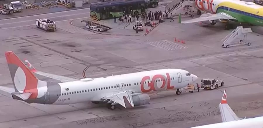 Polícia manda avião da Gol retornar ao pátio do Aeroporto de Congonhas; três pessoas são presas