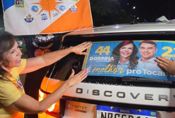 Mobilização em prol de Dorinha em Palmas adesiva mais de três mil carros