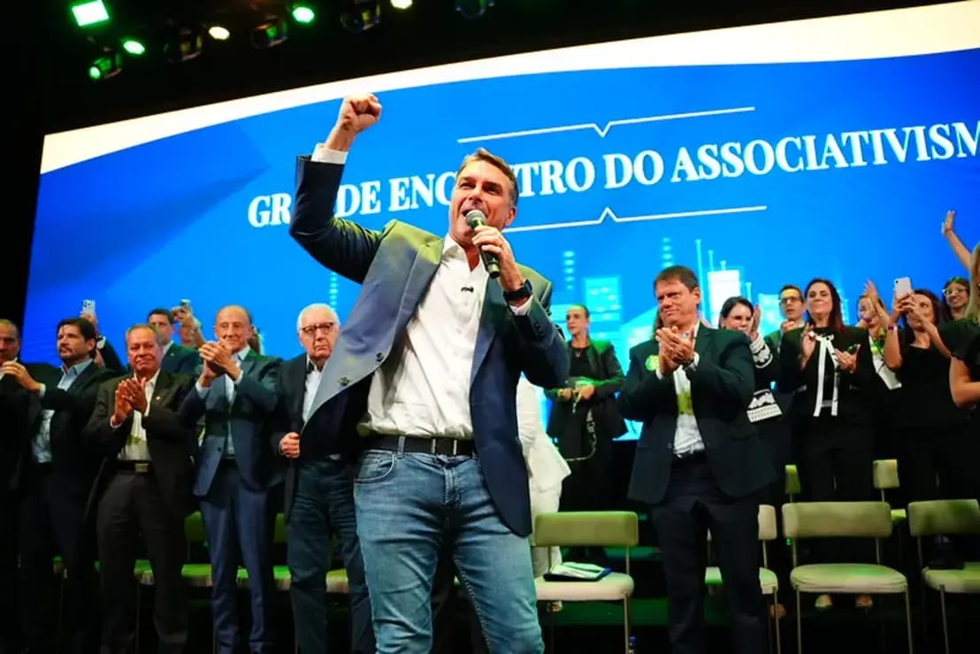 Flávio Bolsonaro Comenta Plano de Segurança e Cita El Salvador