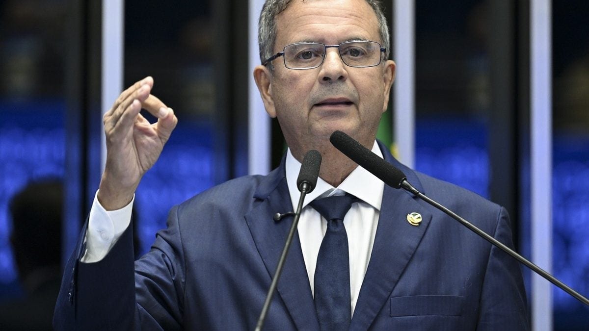 Marinho diz não ter sido avisado sobre viagem de Flávio aos EUA