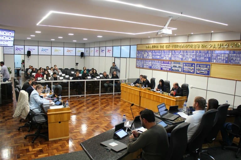 Câmara realiza sessão com apresentação sobre gestão do Legislativo e participação do Conselho do Idoso