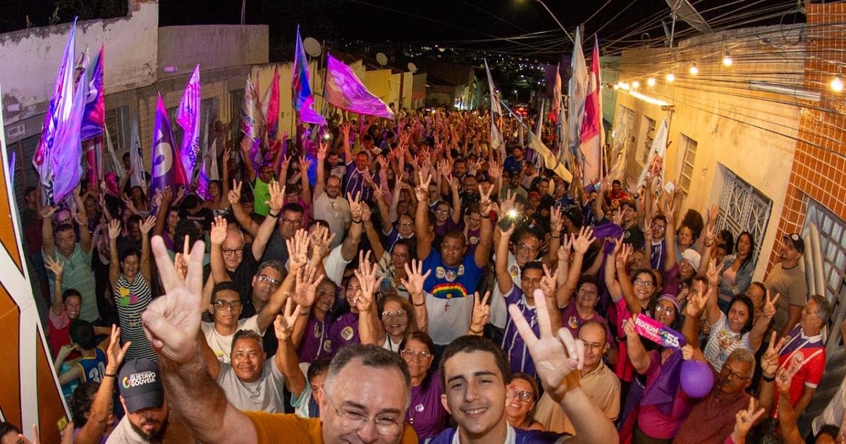 Zeca Cavalcanti mobiliza multidão em caminhada pelo São Cristóvão ao lado de vereadores e aliados