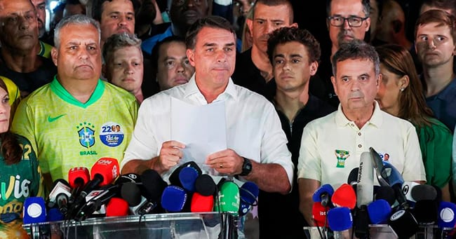 Flávio desiste de questionar vitória de Lula nas urnas