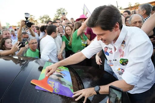 Daniel Vilela abre campanha em Goiânia com adesivaço no Serra Dourada