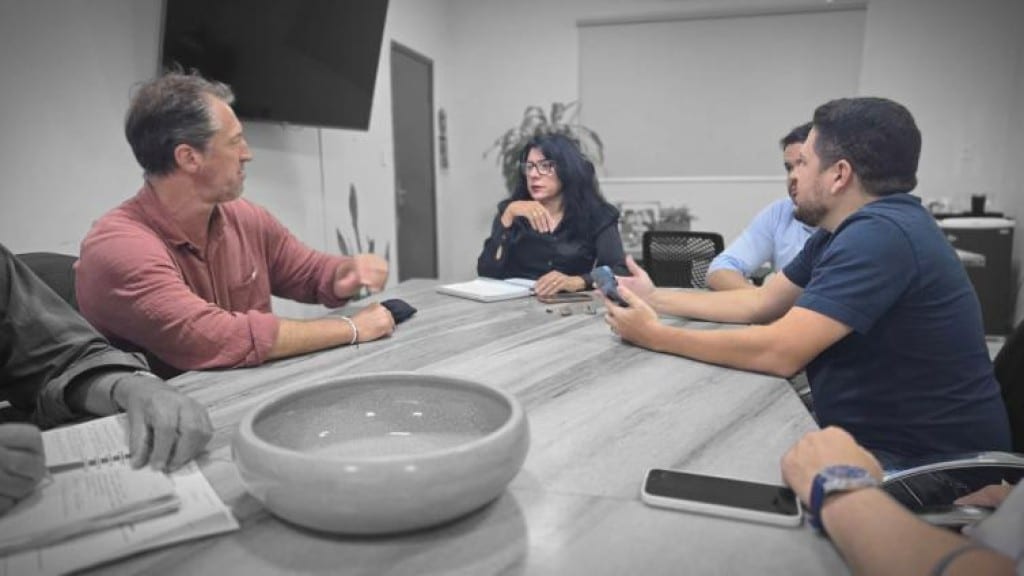 Prefeita Eliene discute potencial do baru com empresários em Cáceres
