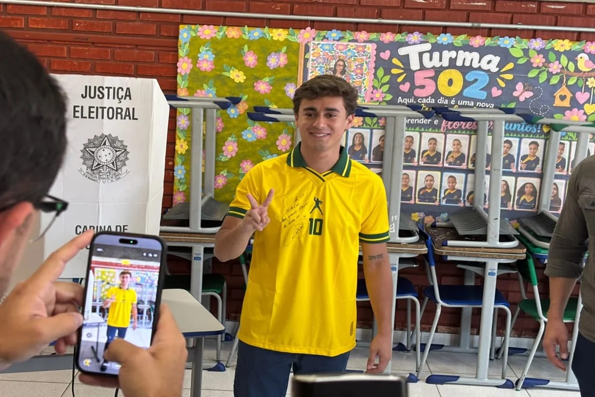 Nikolas vota em BH e diz que não cogita derrota de Flávio: "Será 54% a 46%"