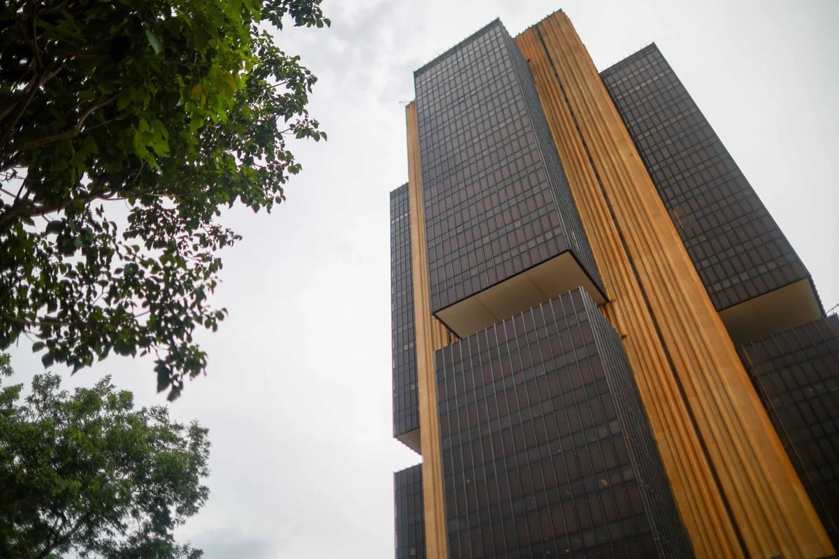 Inflação desacelera em julho, mas BC evita compromisso sobre cortes na Selic