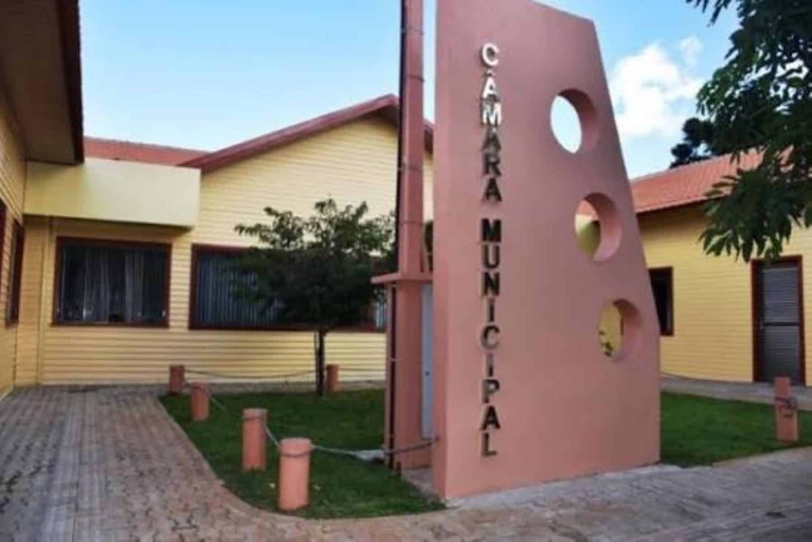 Vereador é condenado a dois anos e onze meses de prisão por descumprir medida protetiva