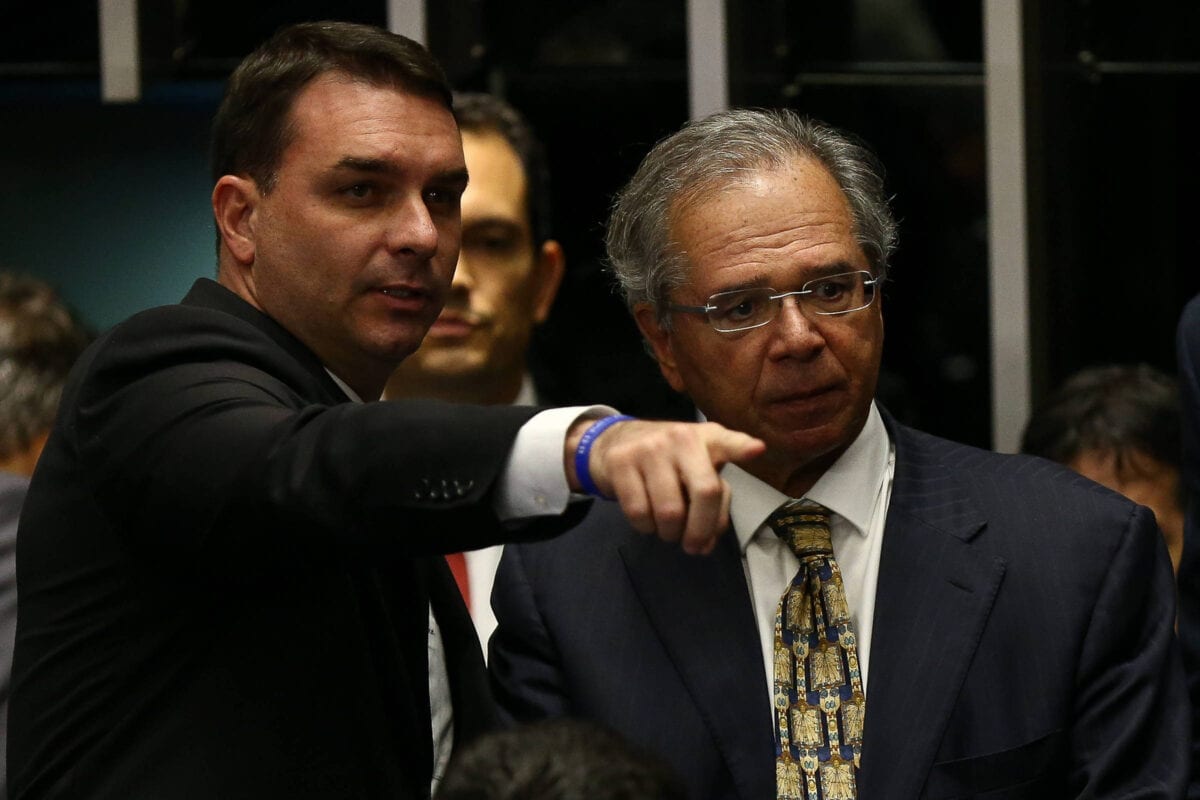 Flávio Bolsonaro e o impacto do ‘tesouraço’ nos trabalhadores e direitos