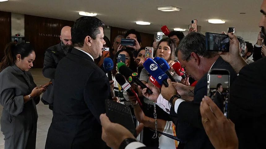 Alcolumbre adia votação da PEC do fim da escala 6×1