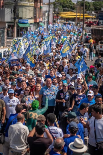 Lucas Campelo reúne milhares de pessoas em caminhada e inaugura comitê em Araguaína ao lado de grandes lideranças políti