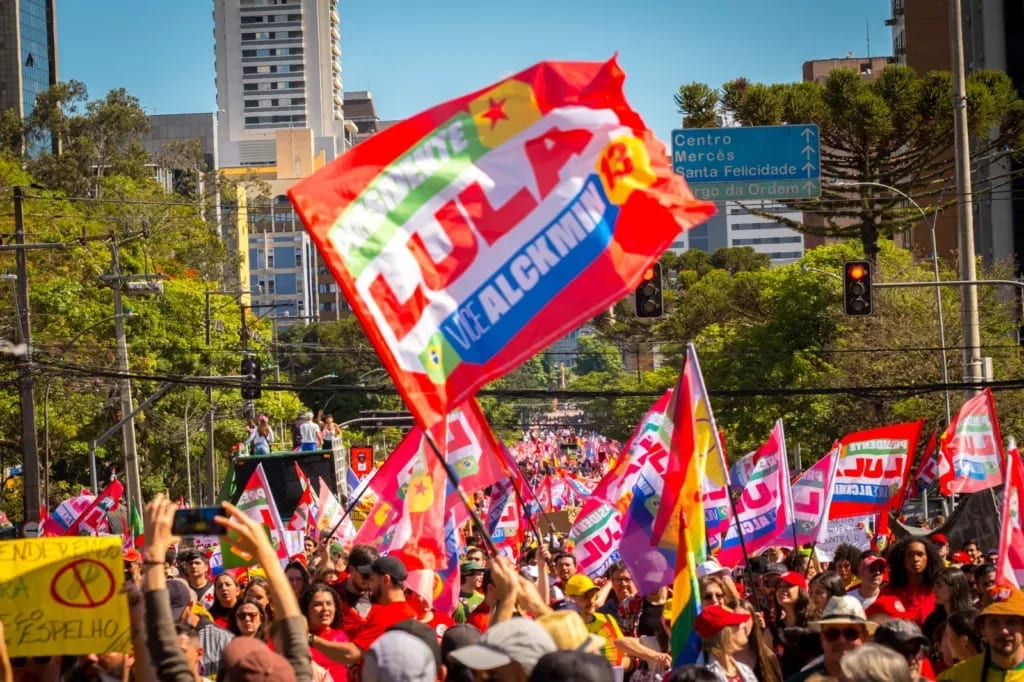 Cidades do Paraná terão atos pela reeleição de Lula, em último dia de campanha