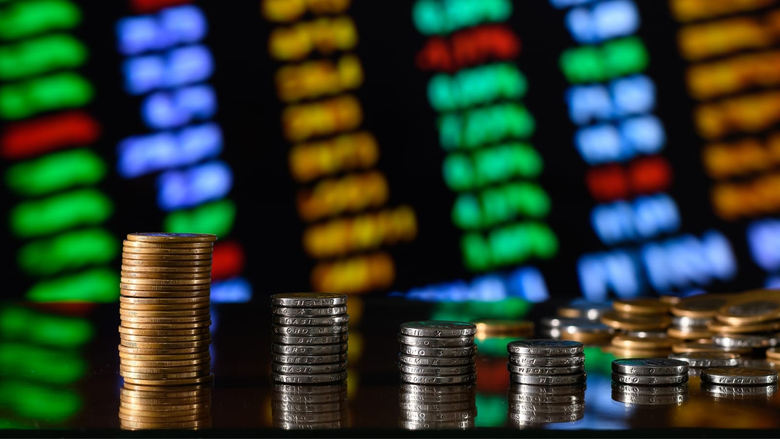Pesquisa Quaest sobre o 2º turno pode mexer com dólar e Ibovespa nesta quarta-feira